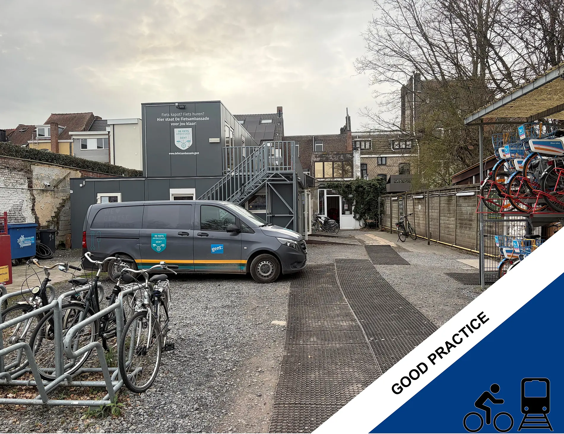 Parking lot with bike point .