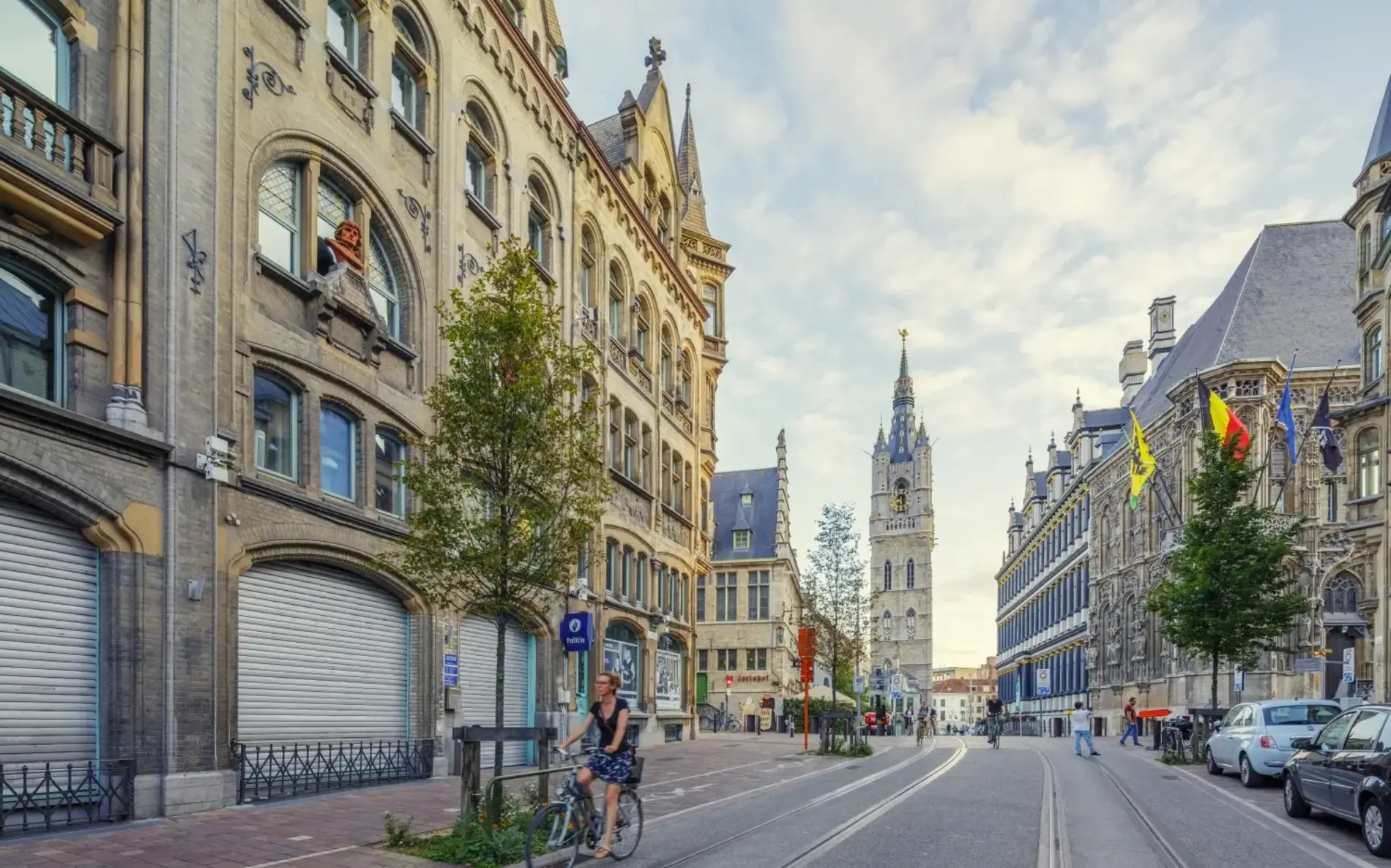 Radfahrer:innen auf Radweg in Gent